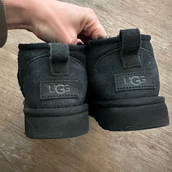 Mini ugg black size US7 - Picture 4 of 6